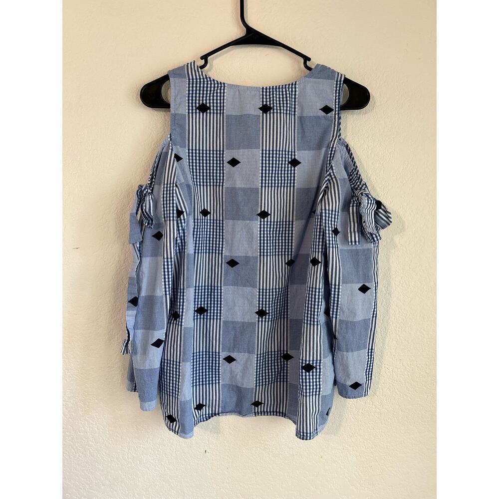 Crown & Ivy Blue White Cold Shoulder Round Neck Diamond Print Top Size Medium - Picture 6 of 12